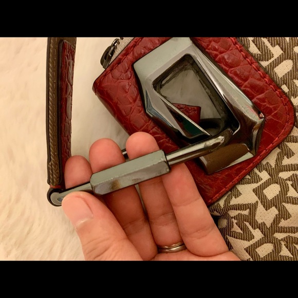 DKNY crossbody bag - Picture 9 of 9